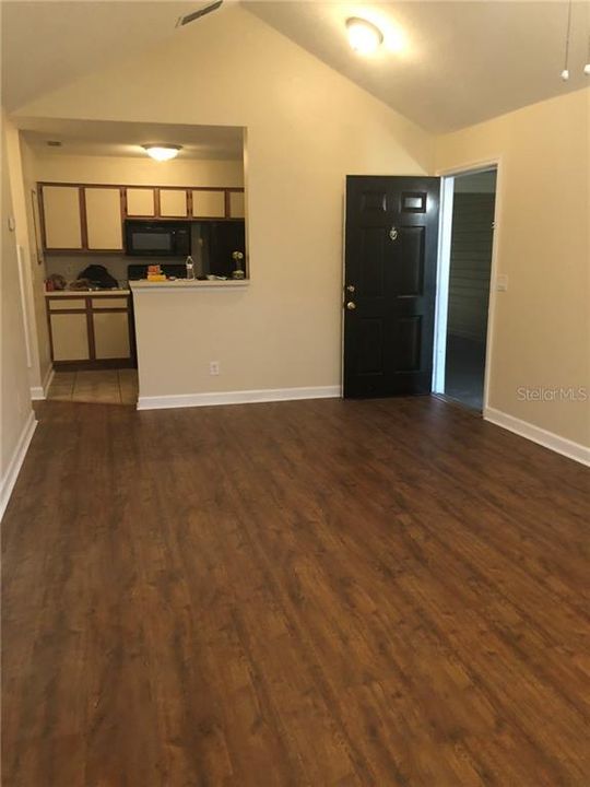 Recently Sold: $109,999 (1 beds, 1 baths, 627 Square Feet)