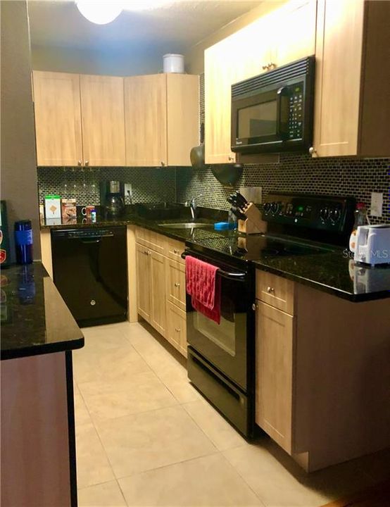 Recently Sold: $195,000 (1 beds, 1 baths, 668 Square Feet)