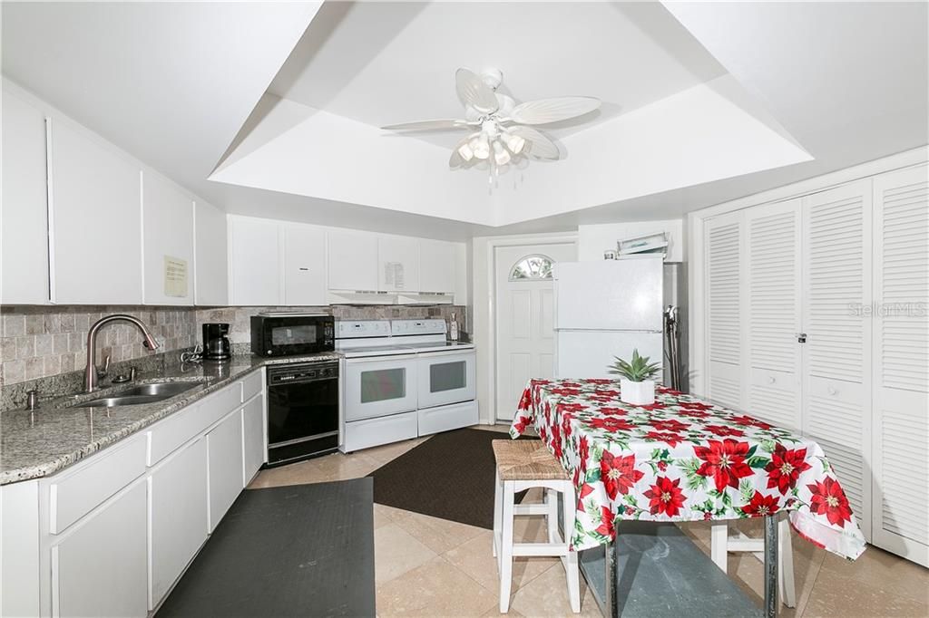 Recently Sold: $152,000 (1 beds, 1 baths, 860 Square Feet)