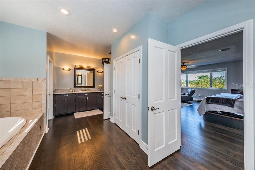 Recently Sold: $1,599,999 (5 beds, 2 baths, 3650 Square Feet)