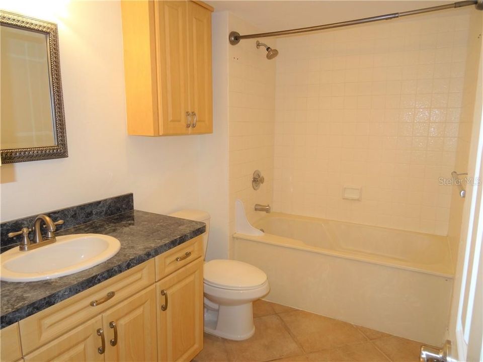 Recently Rented: $2,000 (1 beds, 1 baths, 1085 Square Feet)