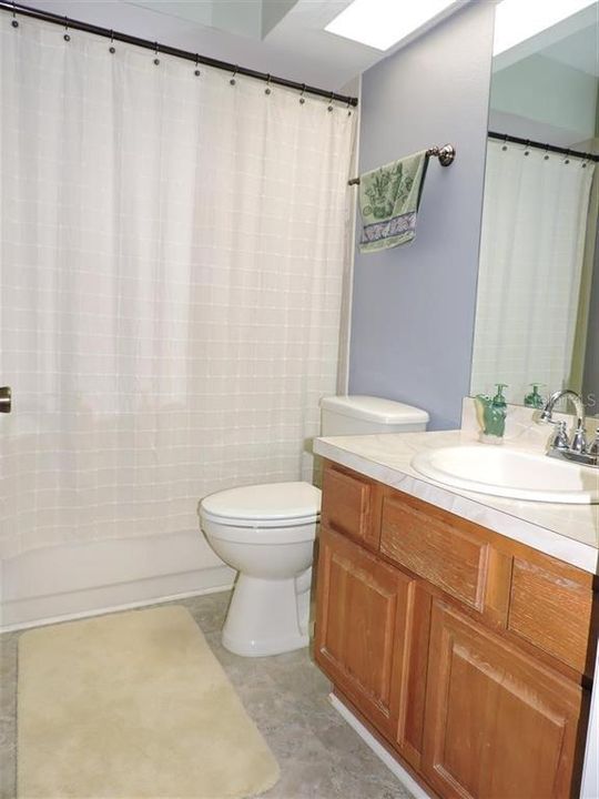 最近售出: $190,000 (3 贝兹, 2 浴室, 1432 平方英尺)