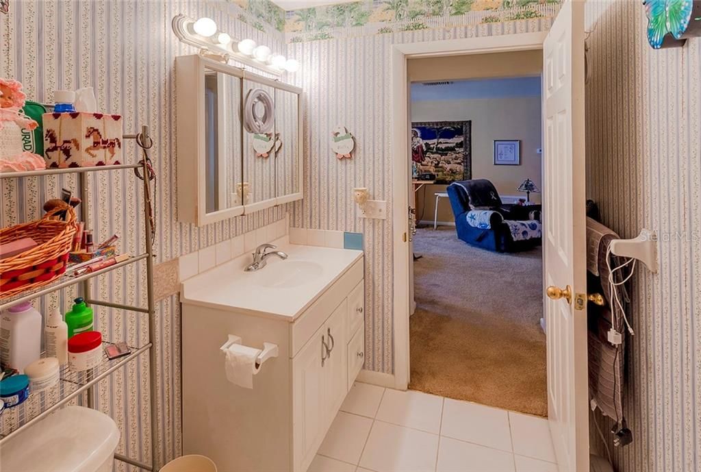 最近售出: $175,000 (2 贝兹, 1 浴室, 1050 平方英尺)