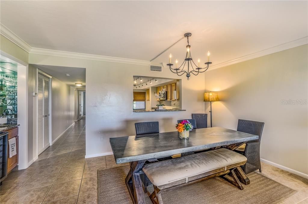 Recently Sold: $2,375,000 (3 beds, 2 baths, 1645 Square Feet)