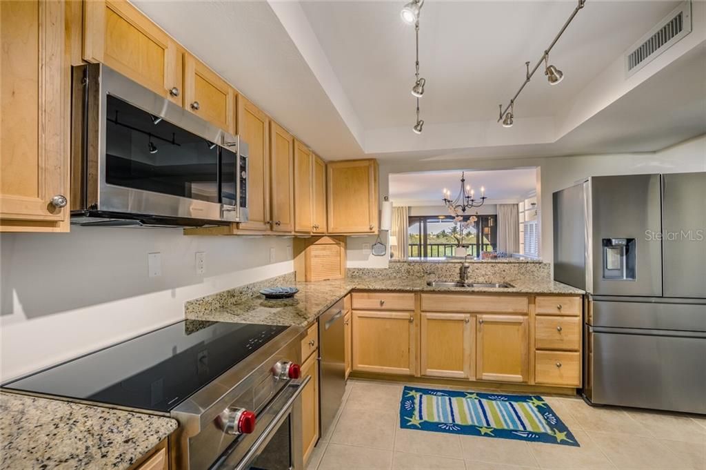 Recently Sold: $2,375,000 (3 beds, 2 baths, 1645 Square Feet)