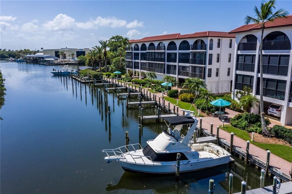 Recently Sold: $2,375,000 (3 beds, 2 baths, 1645 Square Feet)