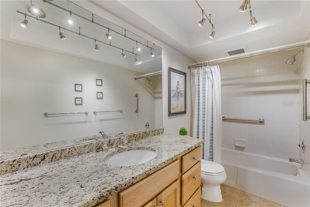 Recently Sold: $2,375,000 (3 beds, 2 baths, 1645 Square Feet)