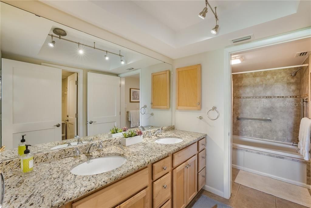 Recently Sold: $2,375,000 (3 beds, 2 baths, 1645 Square Feet)