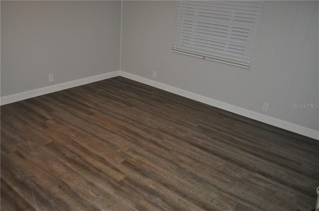 2nd Bedroom (New Flooring, Paint, Ceiling Fan & Blinds)
