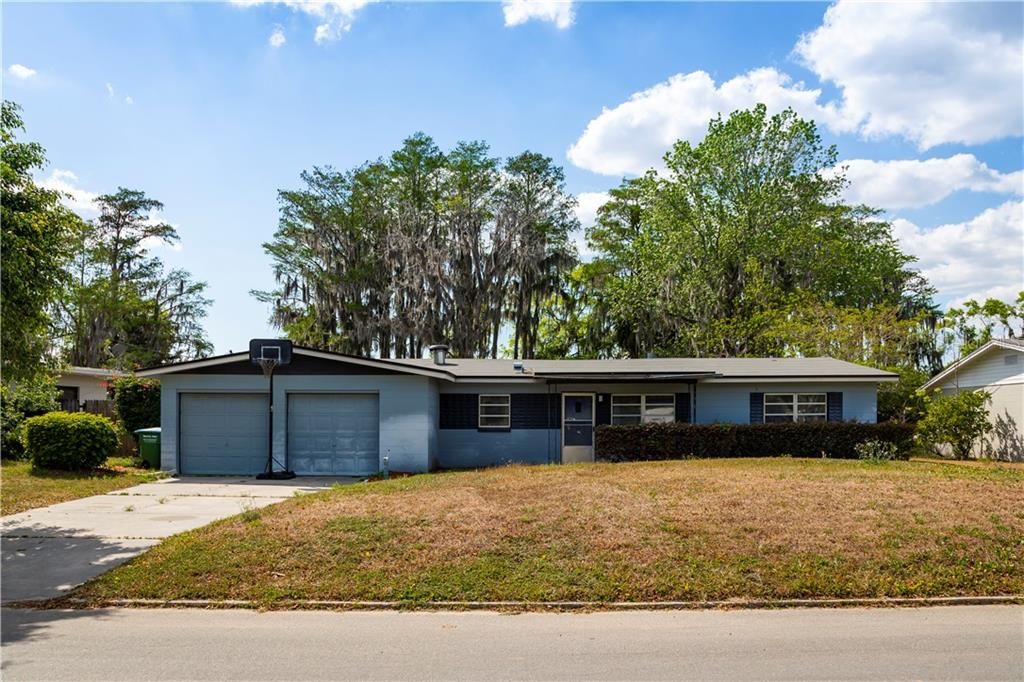 Recently Sold: $469,000 (3 beds, 2 baths, 1560 Square Feet)