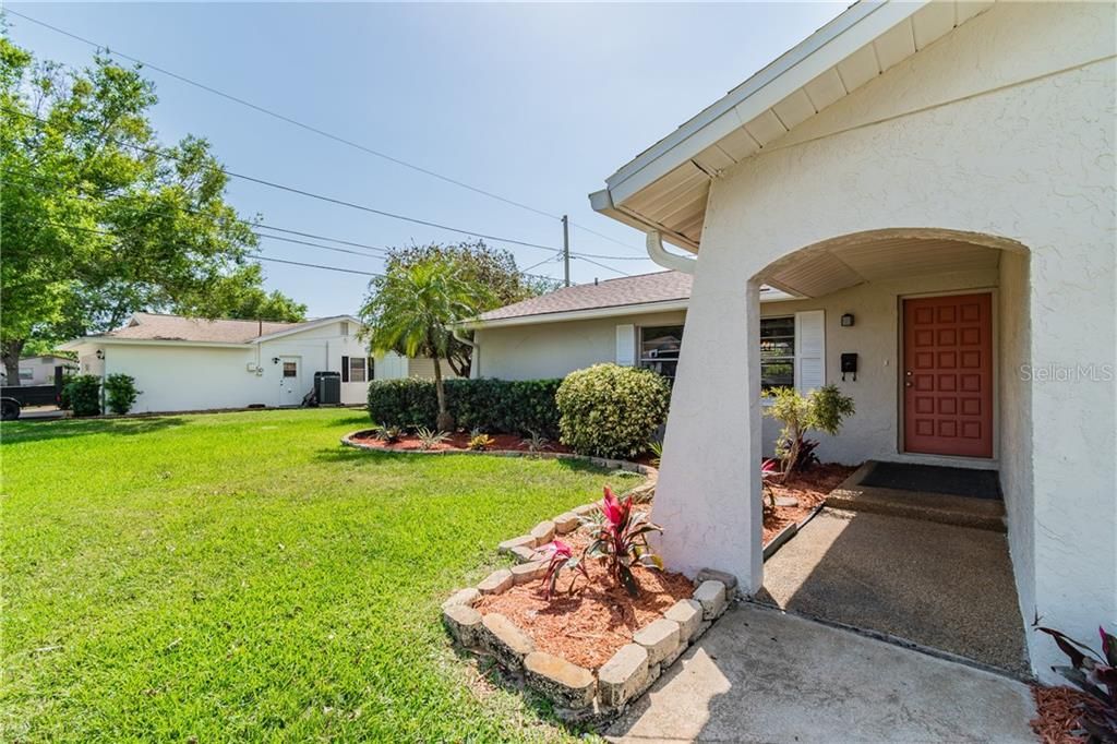 Recently Sold: $368,000 (3 beds, 2 baths, 1272 Square Feet)