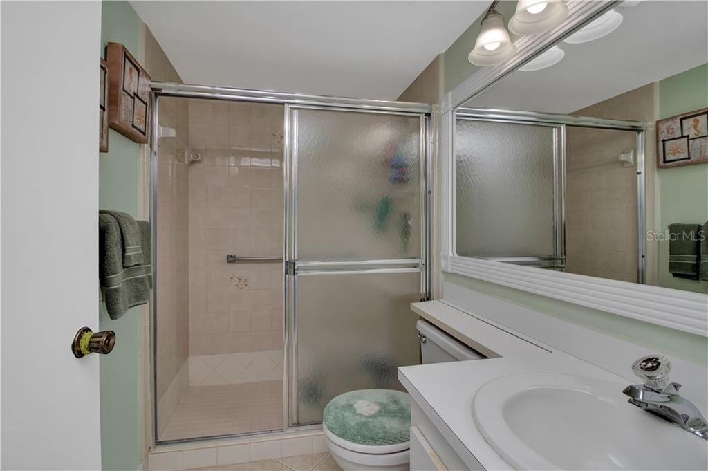 最近售出: $125,000 (2 贝兹, 2 浴室, 985 平方英尺)