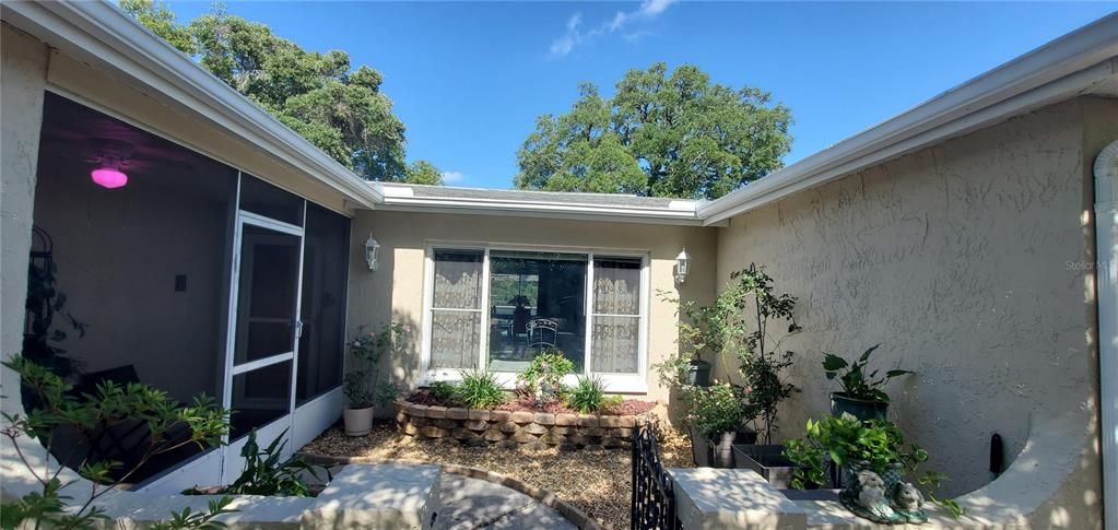 Recently Sold: $220,000 (2 beds, 2 baths, 1442 Square Feet)