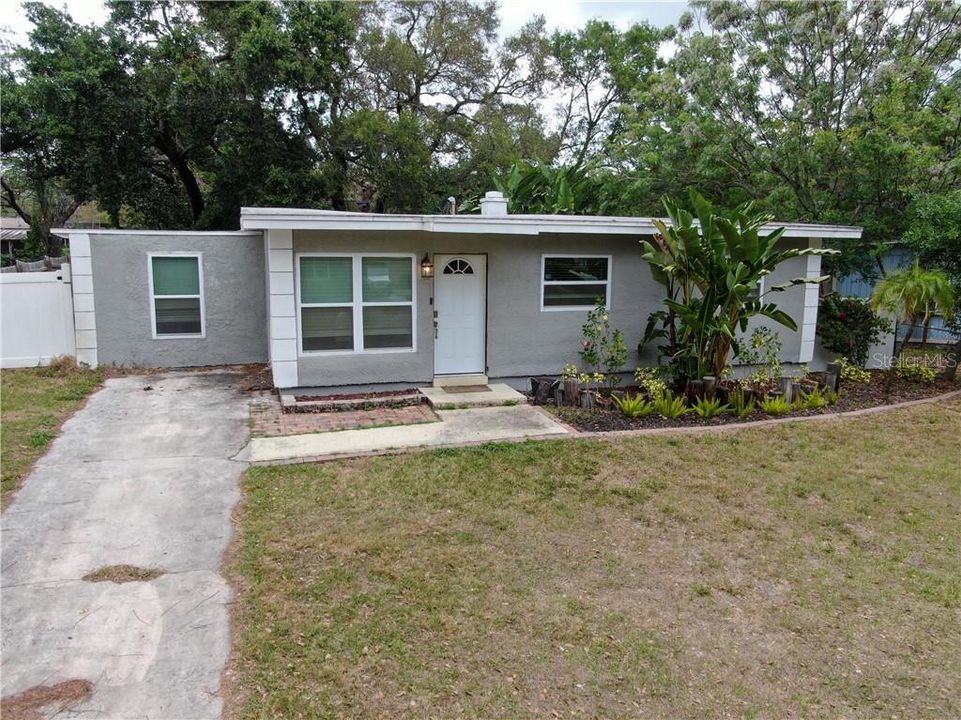 Recently Sold: $207,000 (3 beds, 2 baths, 1091 Square Feet)