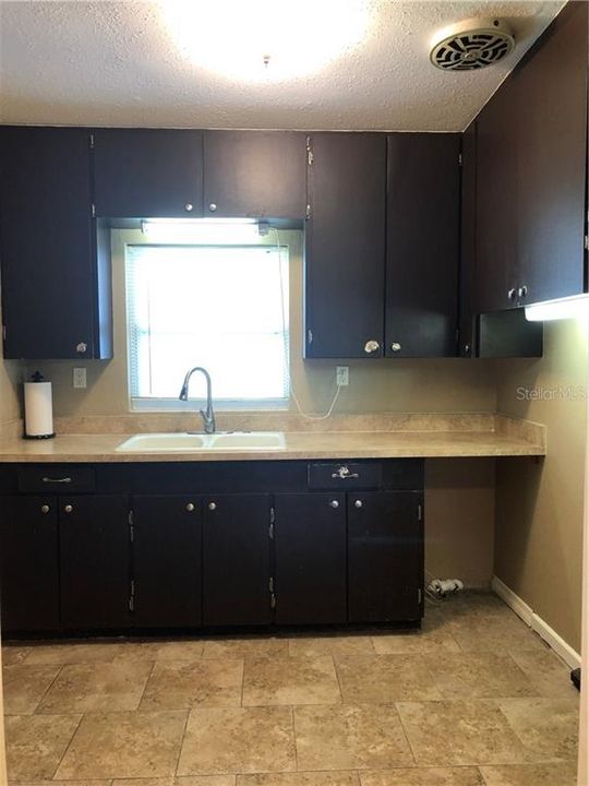 Recently Sold: $160,000 (2 beds, 1 baths, 1338 Square Feet)