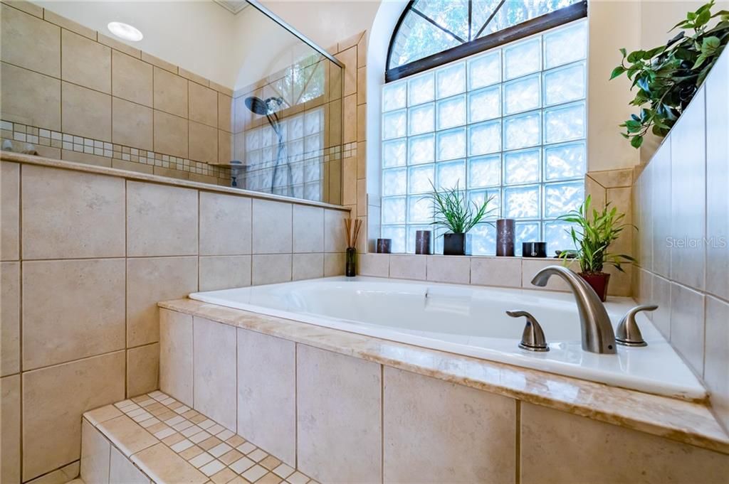 Недавно продано: $450,000 (4 спален, 2 ванн, 2643 Квадратных фут)