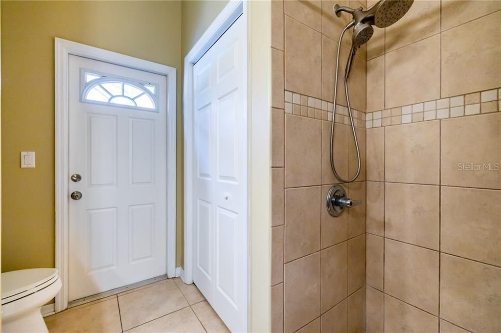 最近售出: $450,000 (4 贝兹, 2 浴室, 2643 平方英尺)