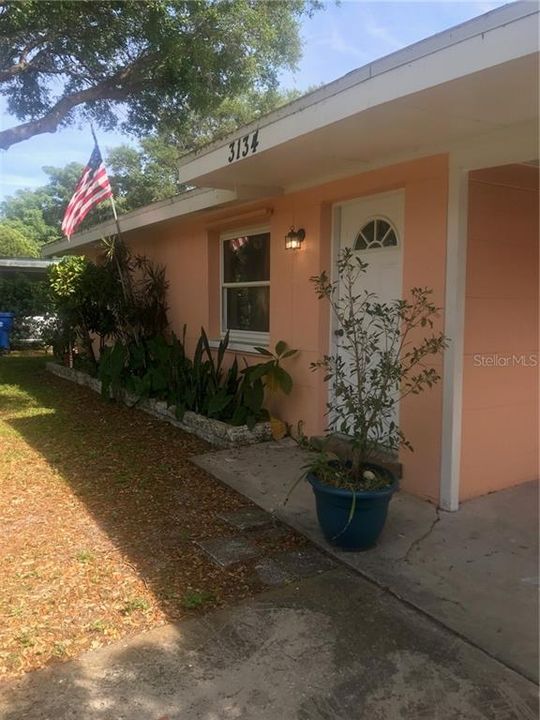Recently Sold: $154,900 (2 beds, 1 baths, 744 Square Feet)