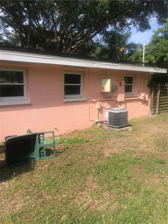 Recently Sold: $154,900 (2 beds, 1 baths, 744 Square Feet)