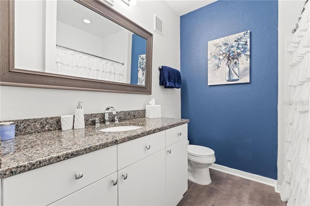 Recently Sold: $175,000 (1 beds, 1 baths, 921 Square Feet)