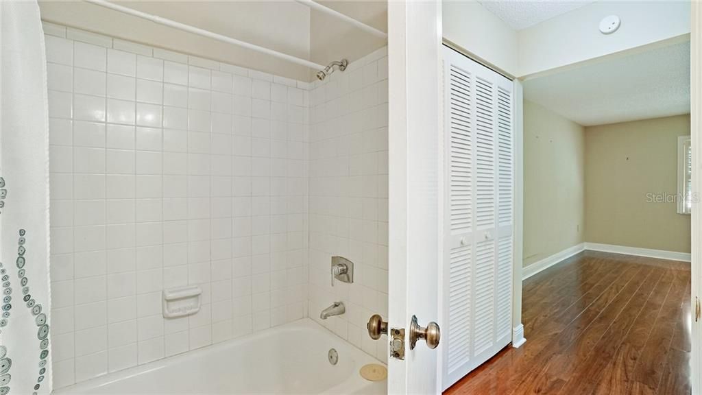 最近售出: $195,000 (2 贝兹, 2 浴室, 1175 平方英尺)