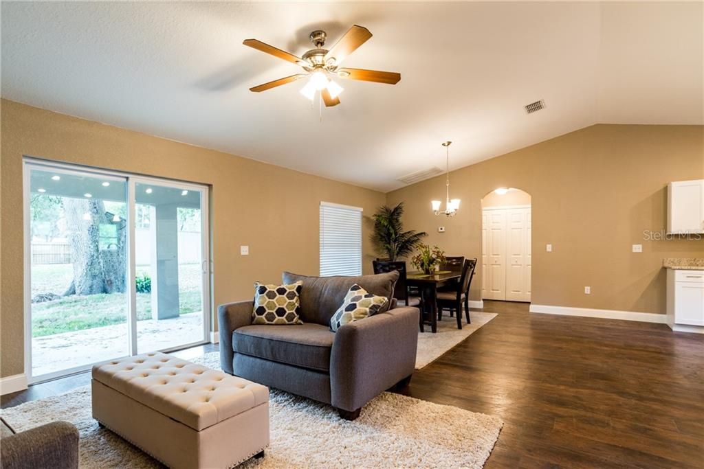 Recently Sold: $273,000 (3 beds, 2 baths, 1717 Square Feet)