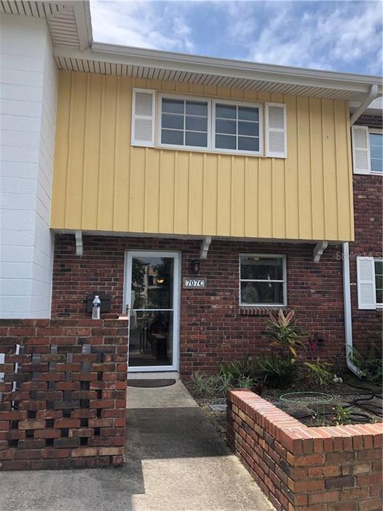 Recently Sold: $345,000 (2 beds, 1 baths, 1277 Square Feet)
