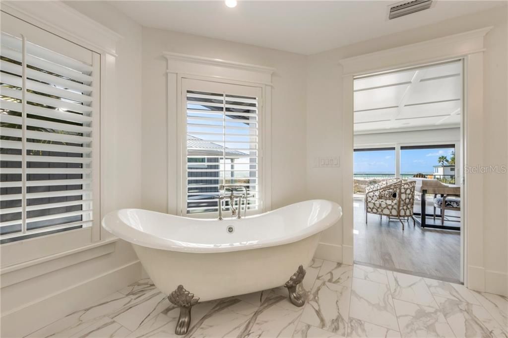 Recently Sold: $6,750,000 (5 beds, 4 baths, 4135 Square Feet)