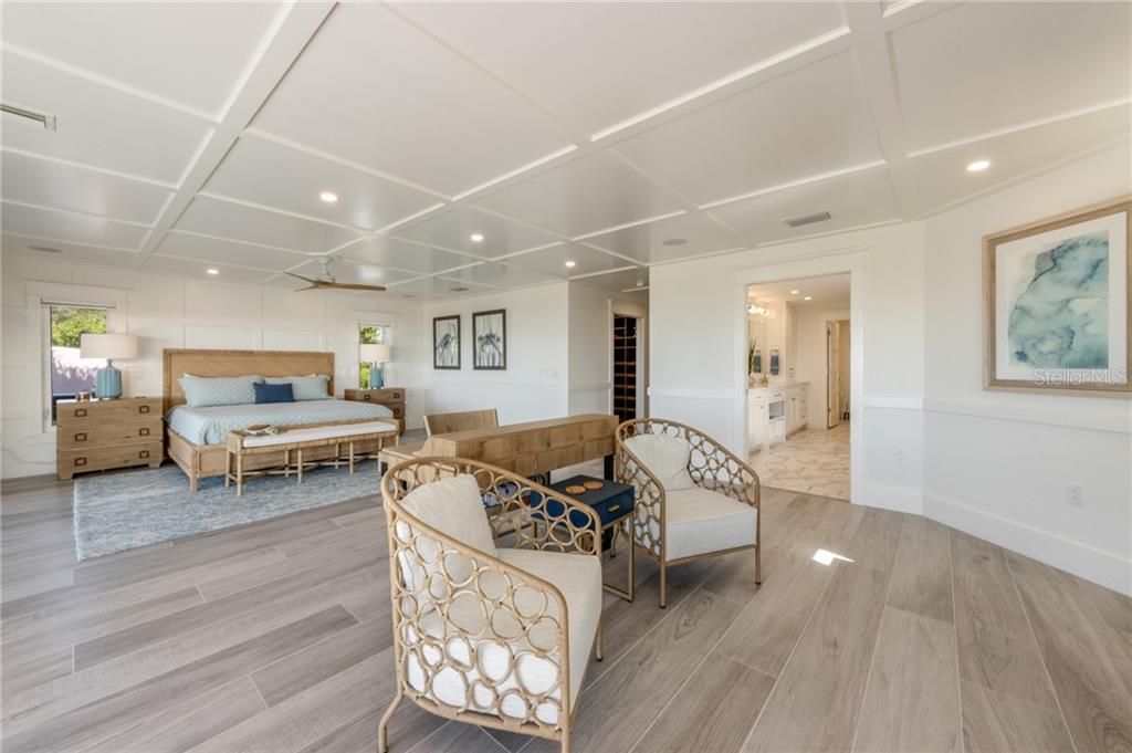 Recently Sold: $6,750,000 (5 beds, 4 baths, 4135 Square Feet)
