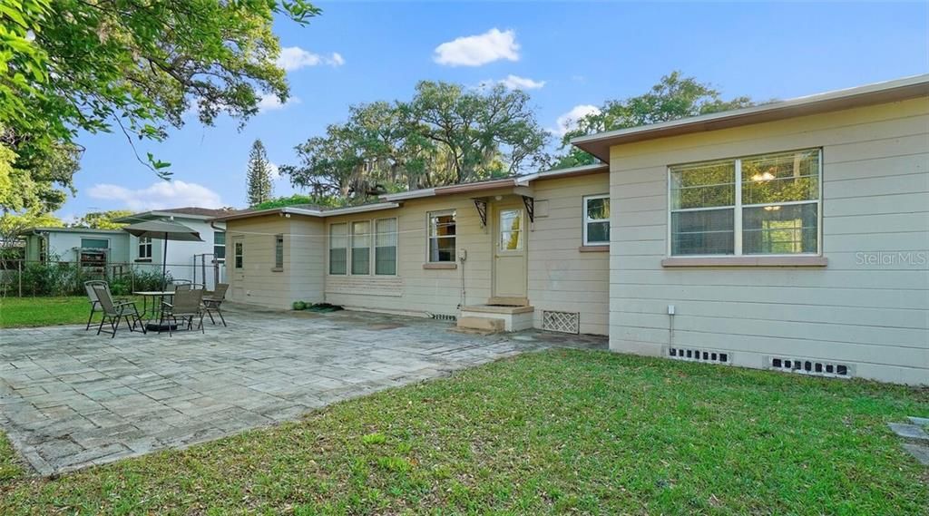 Recently Sold: $275,000 (3 beds, 2 baths, 1273 Square Feet)
