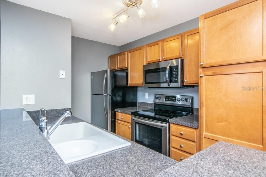 Recently Sold: $97,500 (1 beds, 1 baths, 741 Square Feet)