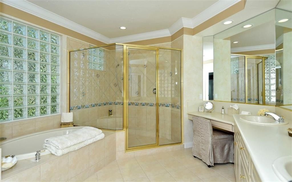 Недавно продано: $1,399,000 (5 спален, 5 ванн, 4373 Квадратных фут)