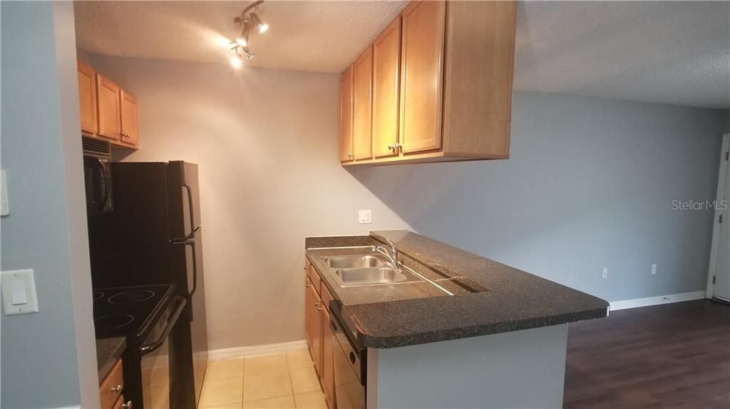 Recently Sold: $95,000 (1 beds, 1 baths, 612 Square Feet)