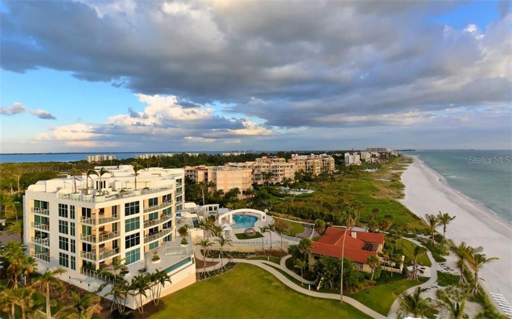Recently Sold: $5,700,000 (3 beds, 3 baths, 4032 Square Feet)