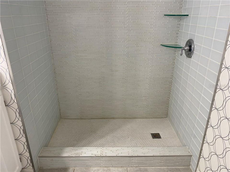 最近售出: $135,000 (1 贝兹, 1 浴室, 712 平方英尺)