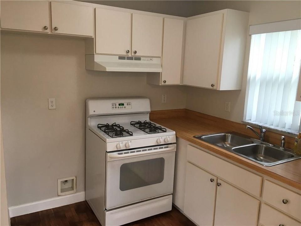 Recently Rented: $1,000 (2 beds, 1 baths, 758 Square Feet)