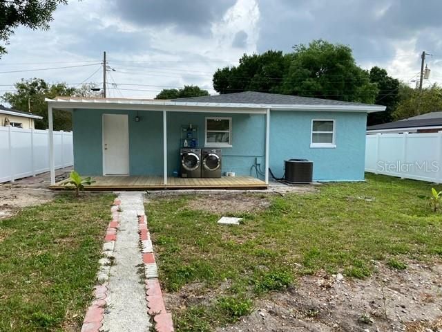Recently Sold: $290,000 (3 beds, 2 baths, 1064 Square Feet)