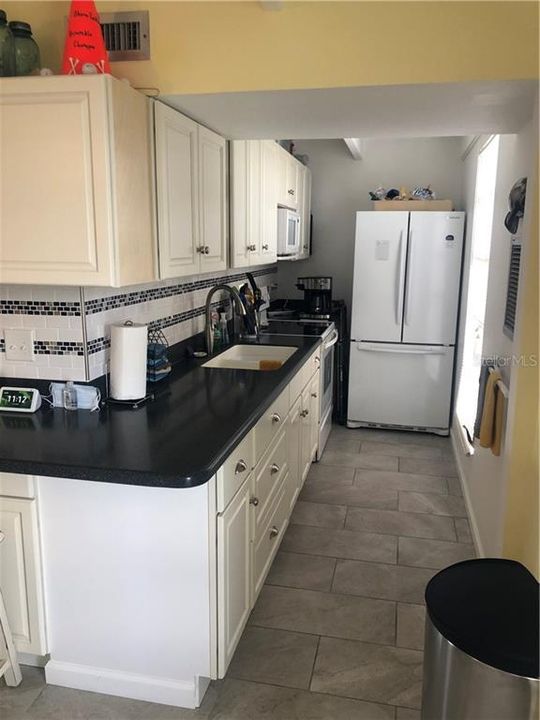 Recently Sold: $85,000 (1 beds, 1 baths, 648 Square Feet)