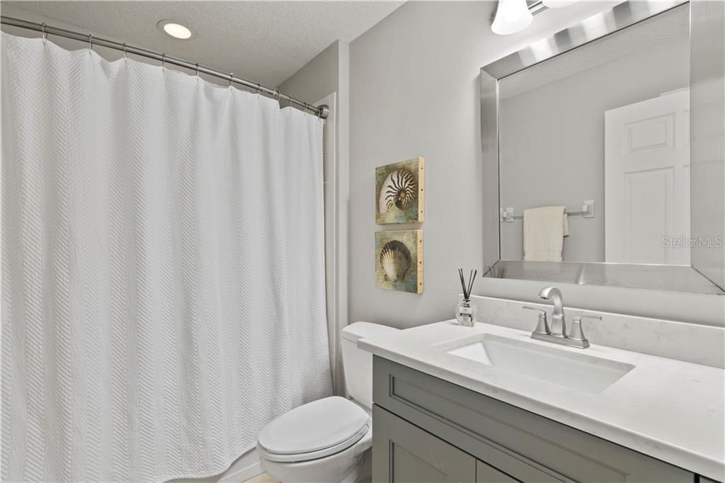 最近售出: $360,000 (4 贝兹, 2 浴室, 1793 平方英尺)