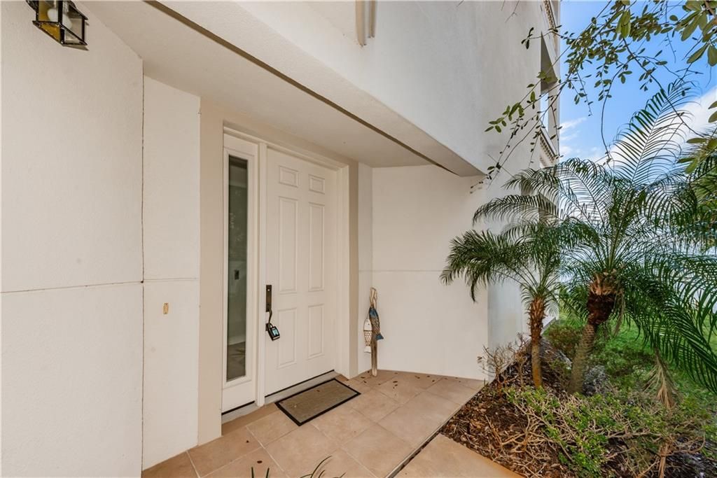 Recently Sold: $950,000 (3 beds, 3 baths, 2454 Square Feet)