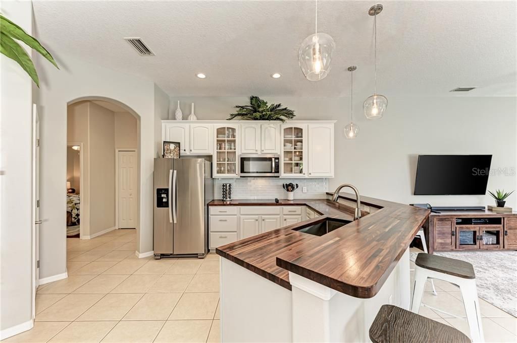 Recently Sold: $700,000 (5 beds, 4 baths, 3188 Square Feet)