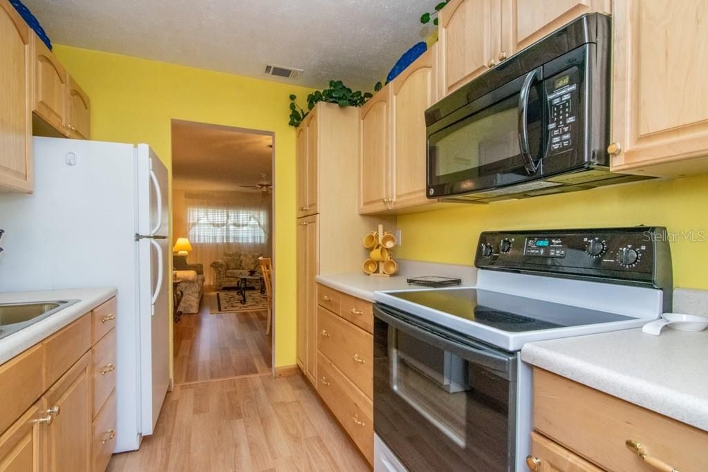 Recently Sold: $129,900 (2 beds, 1 baths, 1010 Square Feet)