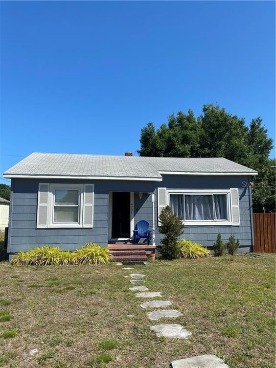 Recently Sold: $220,000 (3 beds, 1 baths, 953 Square Feet)