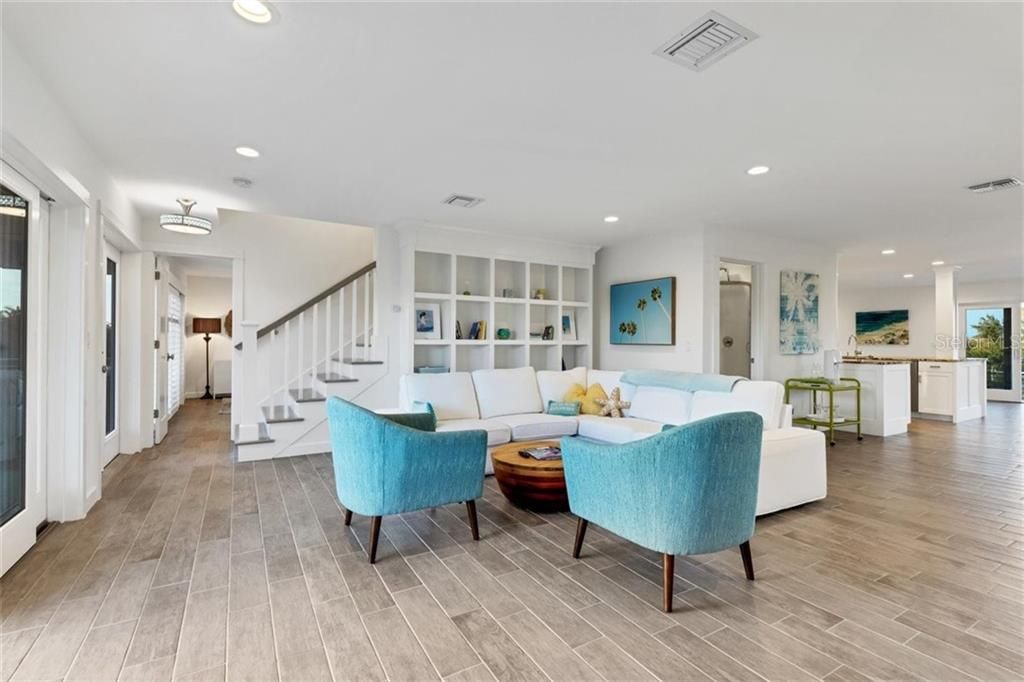 Recently Sold: $1,695,000 (5 beds, 6 baths, 3048 Square Feet)