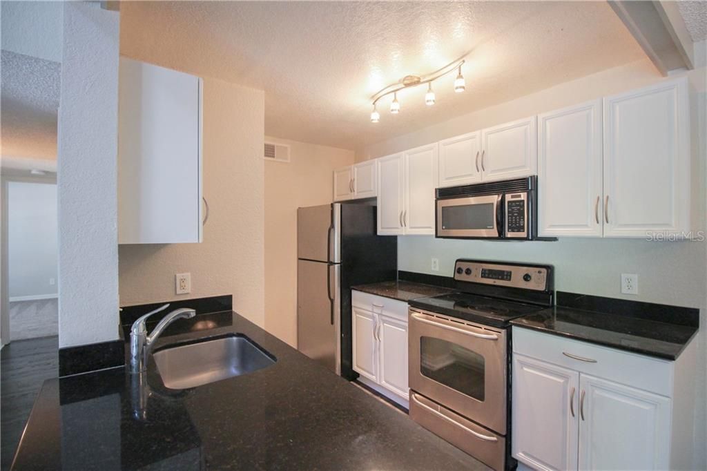 Recently Sold: $169,900 (2 beds, 1 baths, 1296 Square Feet)