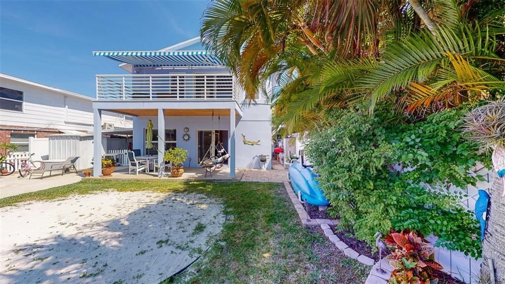 Recently Sold: $875,000 (4 beds, 3 baths, 2054 Square Feet)