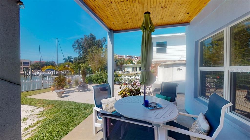 Recently Sold: $875,000 (4 beds, 3 baths, 2054 Square Feet)