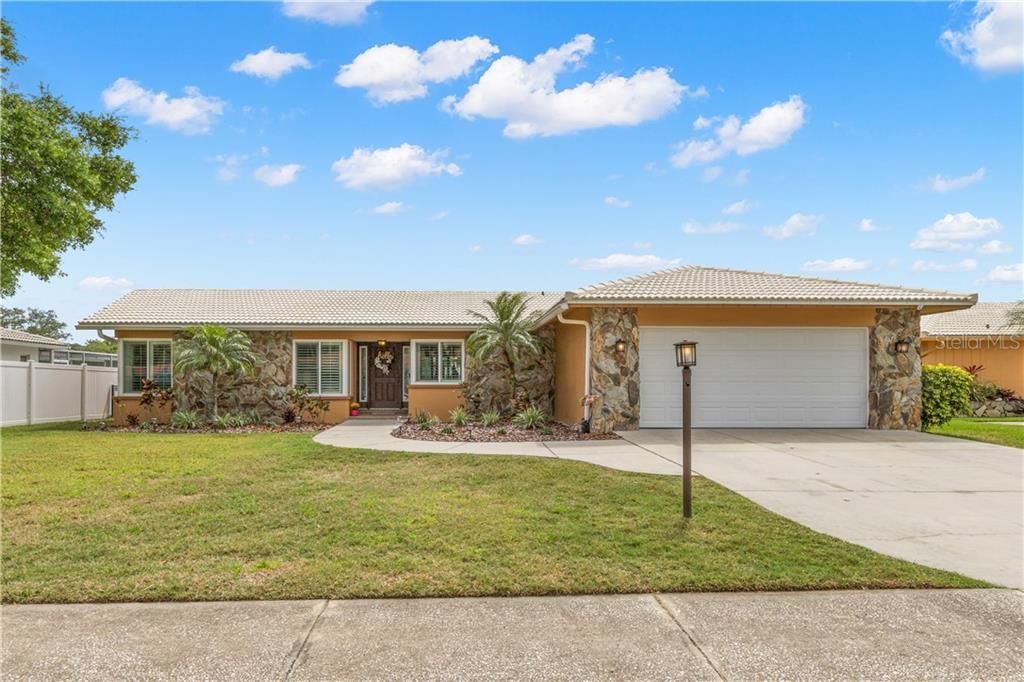 Recently Sold: $550,000 (4 beds, 2 baths, 1965 Square Feet)