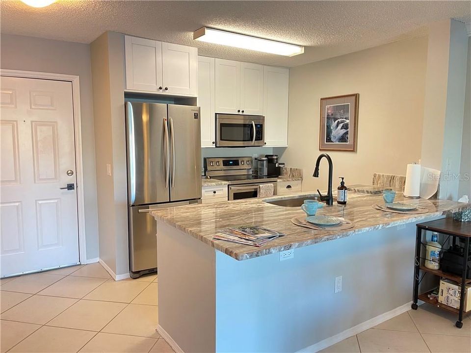 Recently Sold: $155,900 (1 beds, 1 baths, 708 Square Feet)