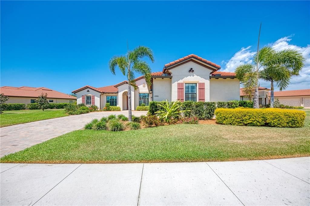 Recently Sold: $779,000 (3 beds, 3 baths, 2903 Square Feet)